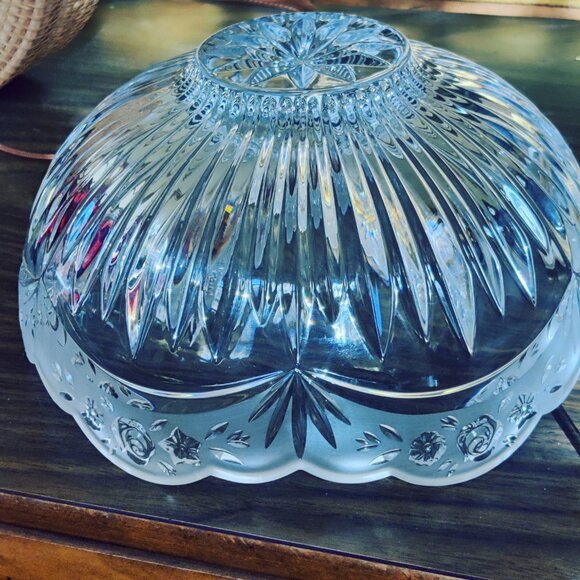 Centerpiece Crystal Bowl 9.5" wide, 5.5" tall, made in Germany by Oneida, 1992 - Picture 8 of 8